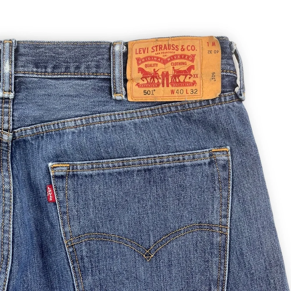 Levi’s 501 Mens Jeans Straight Leg Buttonfly Blue 6 Button size 40 10337